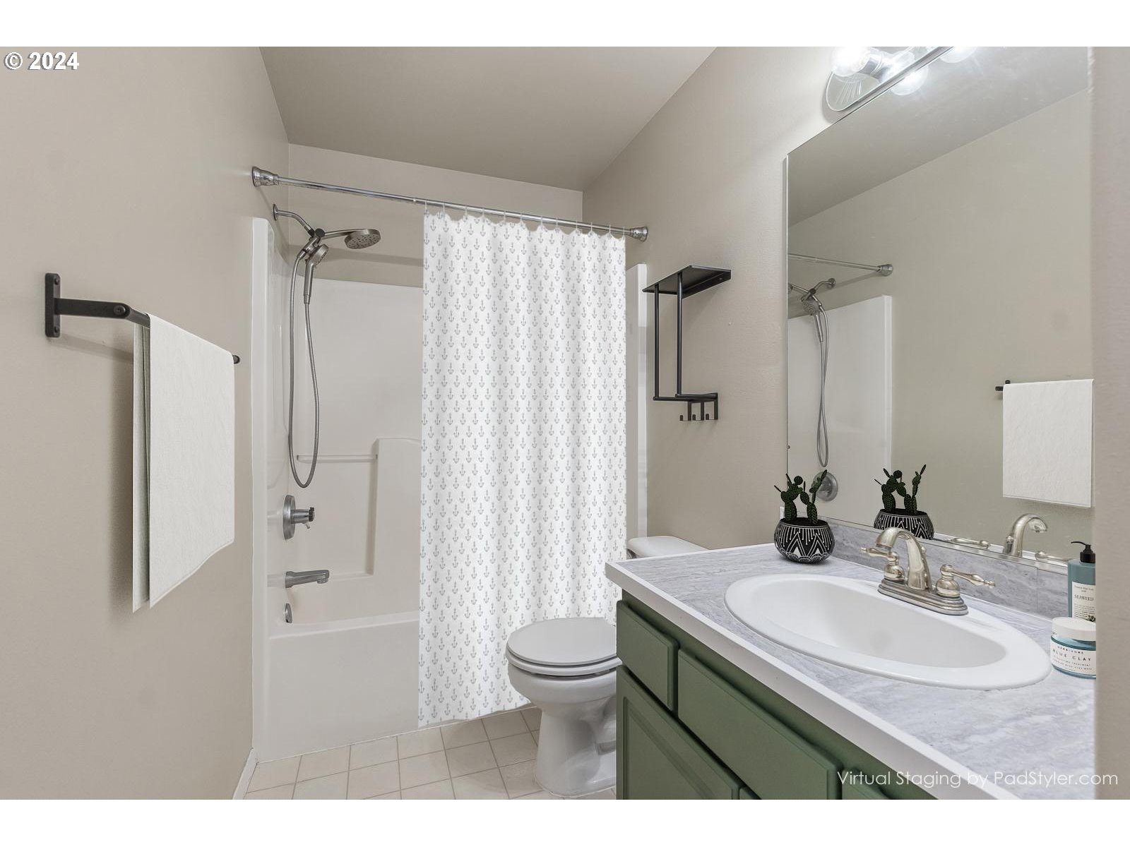 9493 Southwest Sutton Place Portland, OR 97223 - Photo 25 of 38 Bathroom