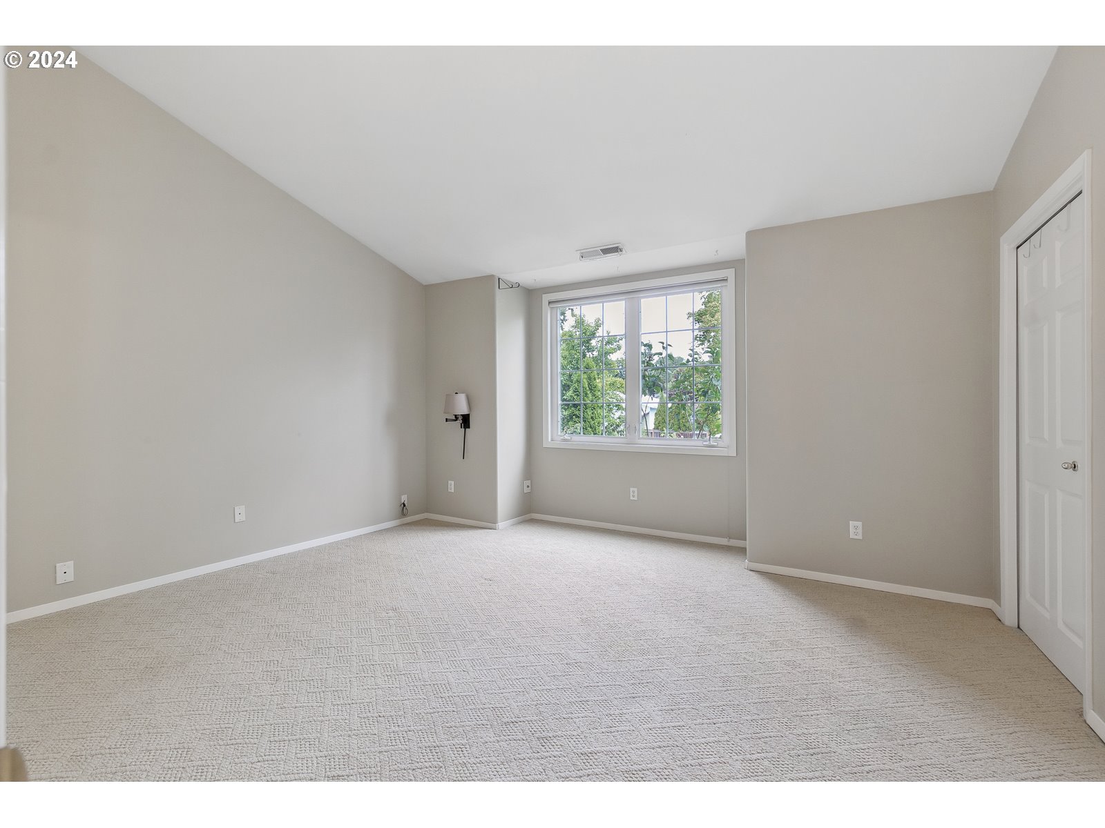 9493 Southwest Sutton Place Portland, OR 97223 - Photo 26 of 38 Bedroom, Primary