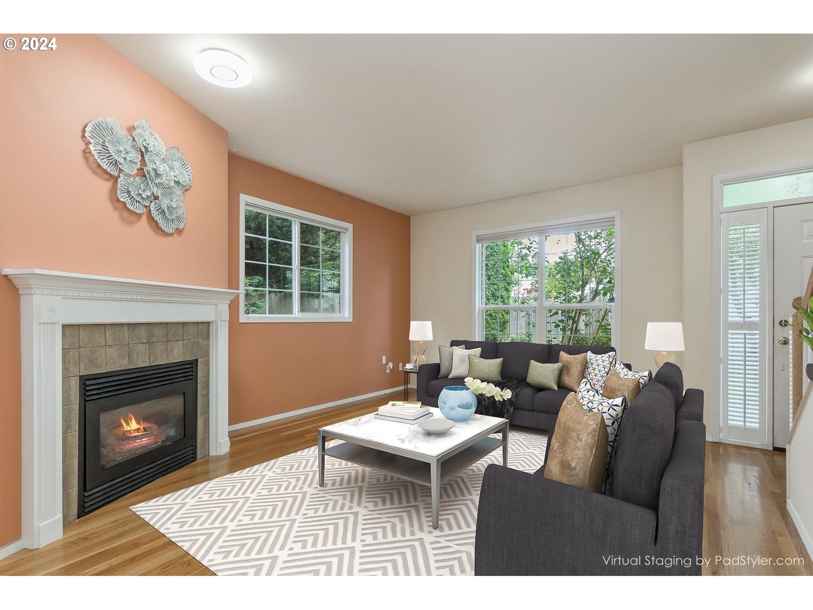 9493 Southwest Sutton Place Portland, OR 97223 - Photo 3 of 38 Living Room/Entrance