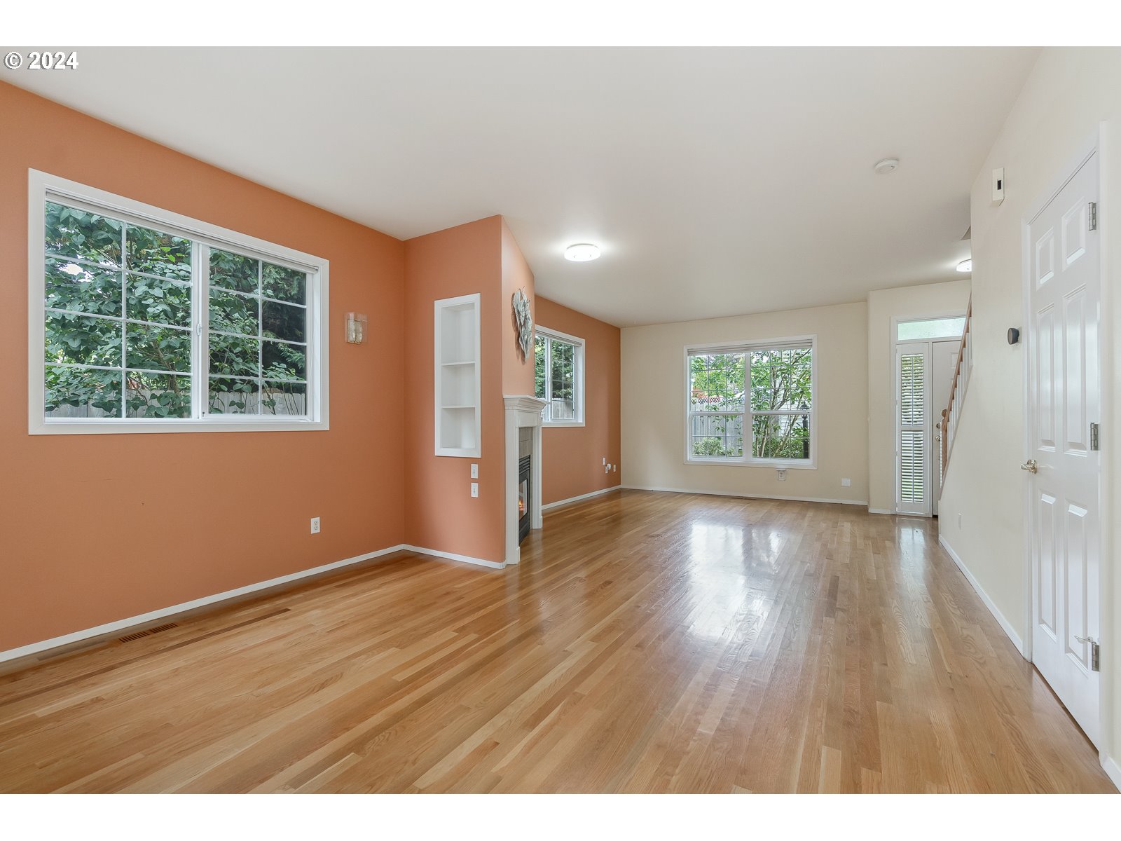 9493 Southwest Sutton Place Portland, OR 97223 - Photo 6 of 38 Living Room/Dining Room