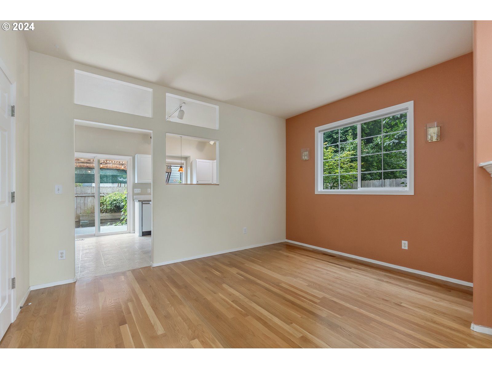 9493 Southwest Sutton Place Portland, OR 97223 - Photo 8 of 38 Dining Area