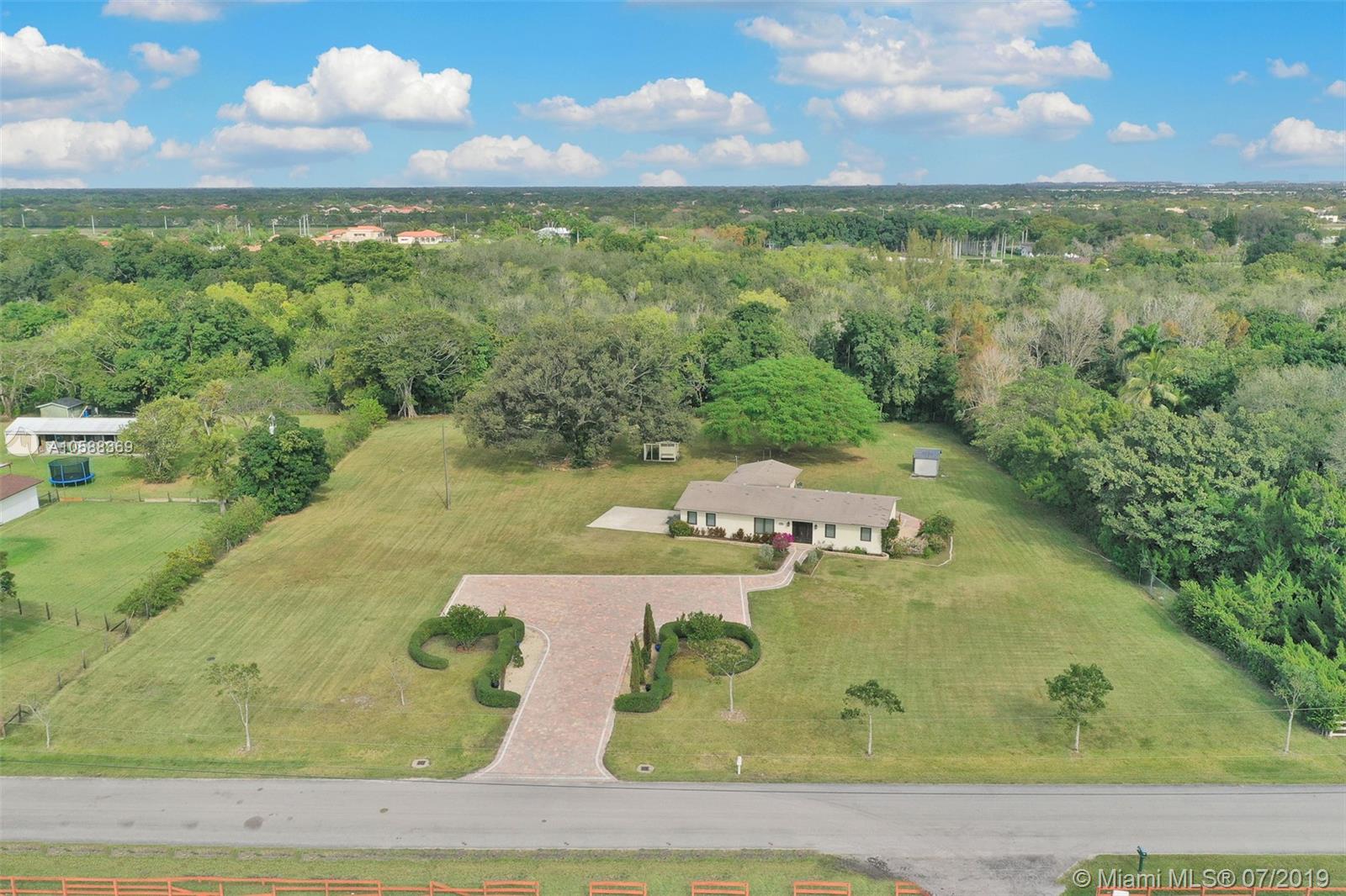 17771 Sunset Drive Southwest Ranches, FL 33331 - Photo 18 of 34 Gallery Image 18