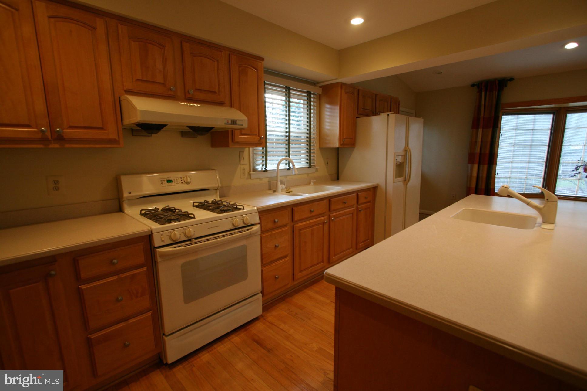 10242 Breconshire Road Ellicott City, MD 21042 - Photo 5 of 30 Kitchen