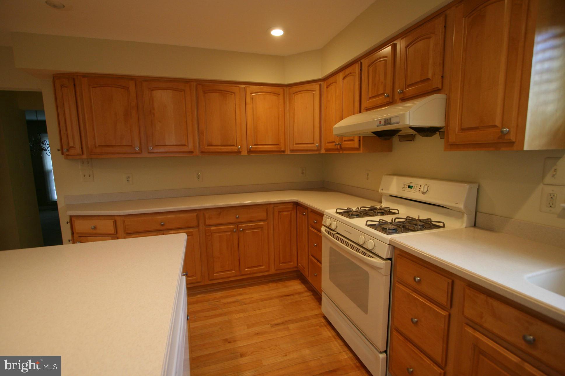 10242 Breconshire Road Ellicott City, MD 21042 - Photo 6 of 30 Kitchen