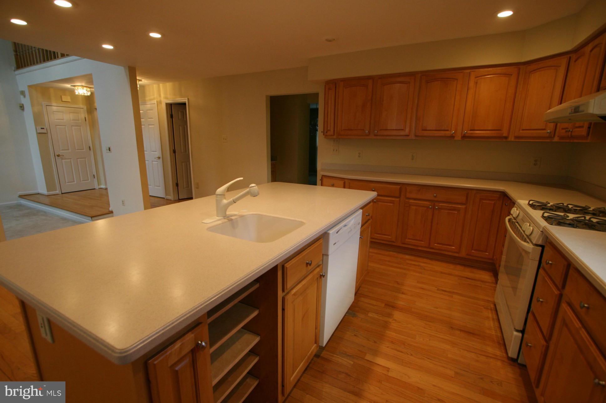 10242 Breconshire Road Ellicott City, MD 21042 - Photo 7 of 30 Kitchen