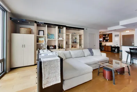$399,900 | 160 East Illinois Street, Unit 1005, Chicago, IL 60611