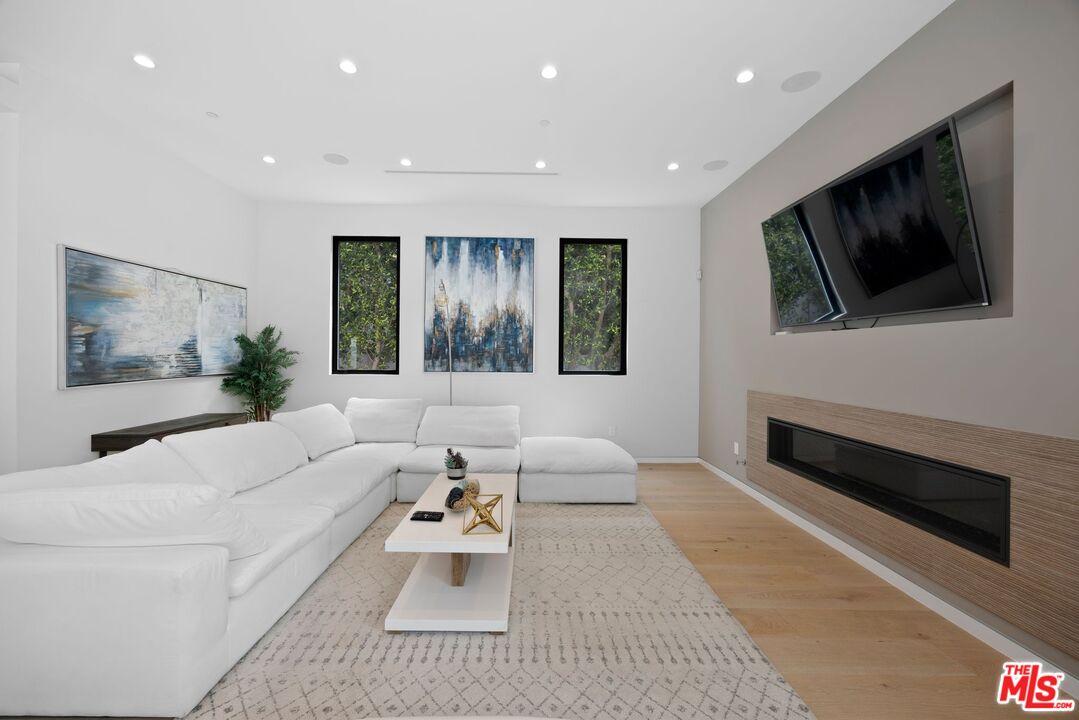 839 North Spaulding Avenue Los Angeles, CA 90046 - Photo 13 of 46 a living room with furniture and a flat screen tv