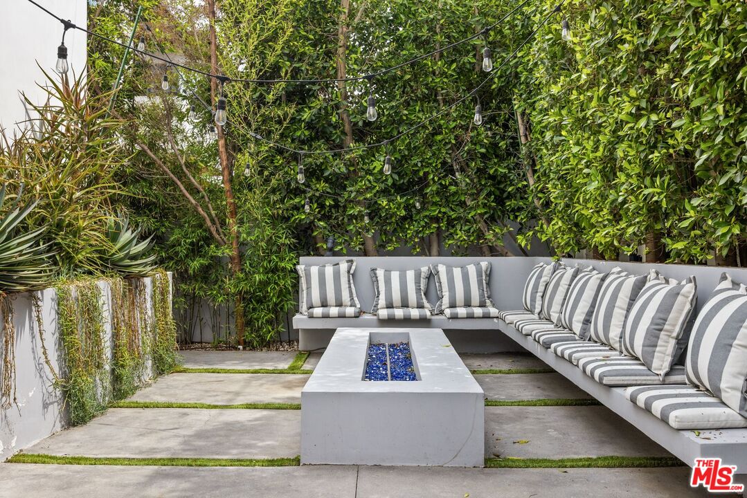 839 North Spaulding Avenue Los Angeles, CA 90046 - Photo 18 of 46 a wooden bench sitting in front of a yard