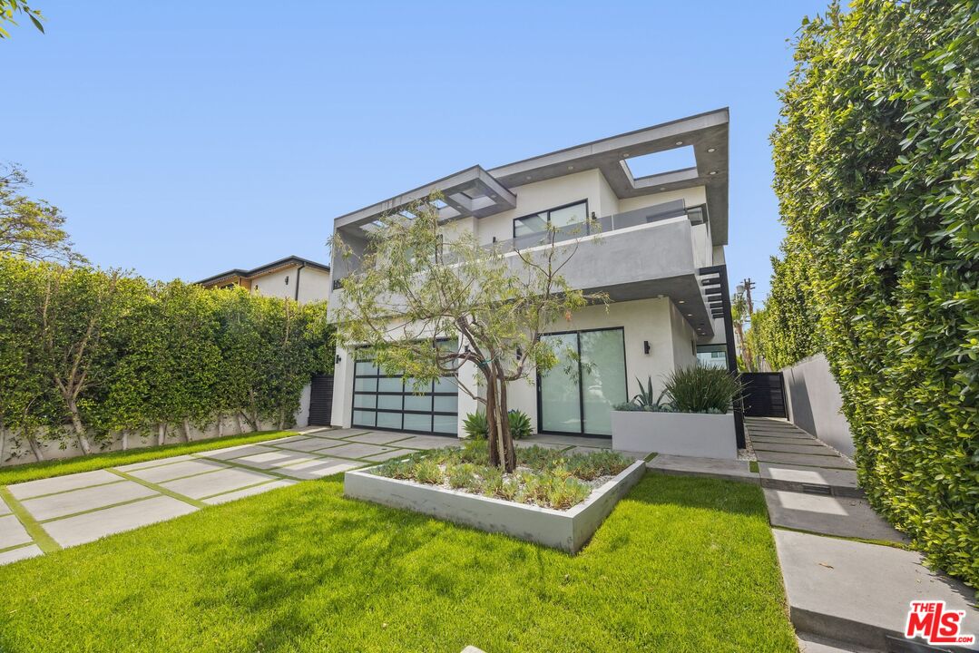 839 North Spaulding Avenue Los Angeles, CA 90046 - Photo 2 of 46 a front view of a house with garden