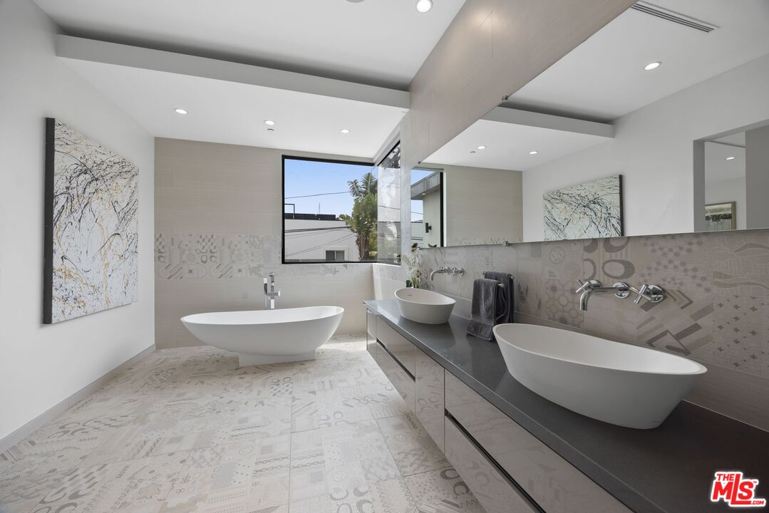 839 North Spaulding Avenue Los Angeles, CA 90046 - Photo 29 of 46 a bathroom with a toilet sink and mirror