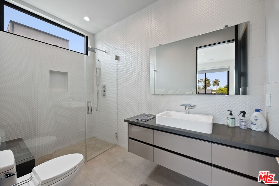 839 North Spaulding Avenue Los Angeles, CA 90046 - Photo 39 of 46 a bathroom with a sink toilet double vanity and shower