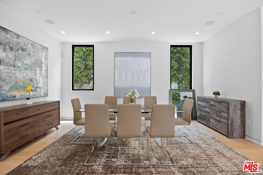 839 North Spaulding Avenue Los Angeles, CA 90046 - Photo 4 of 46 a living room with furniture and a window
