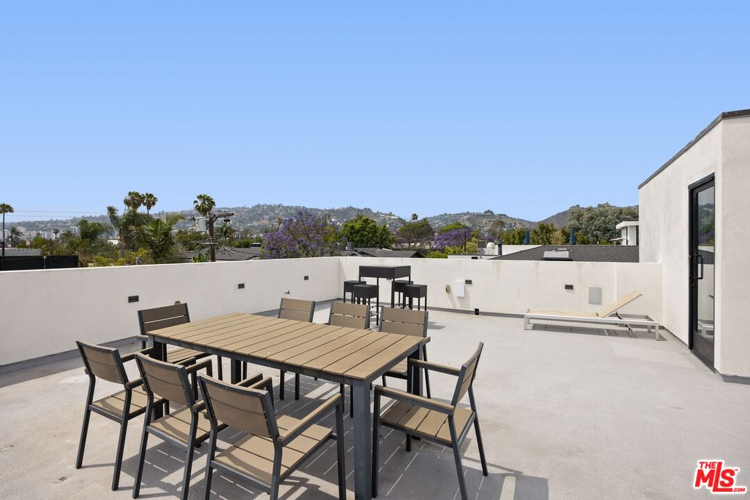 839 North Spaulding Avenue Los Angeles, CA 90046 - Photo 45 of 46 a terrace view with a seating space