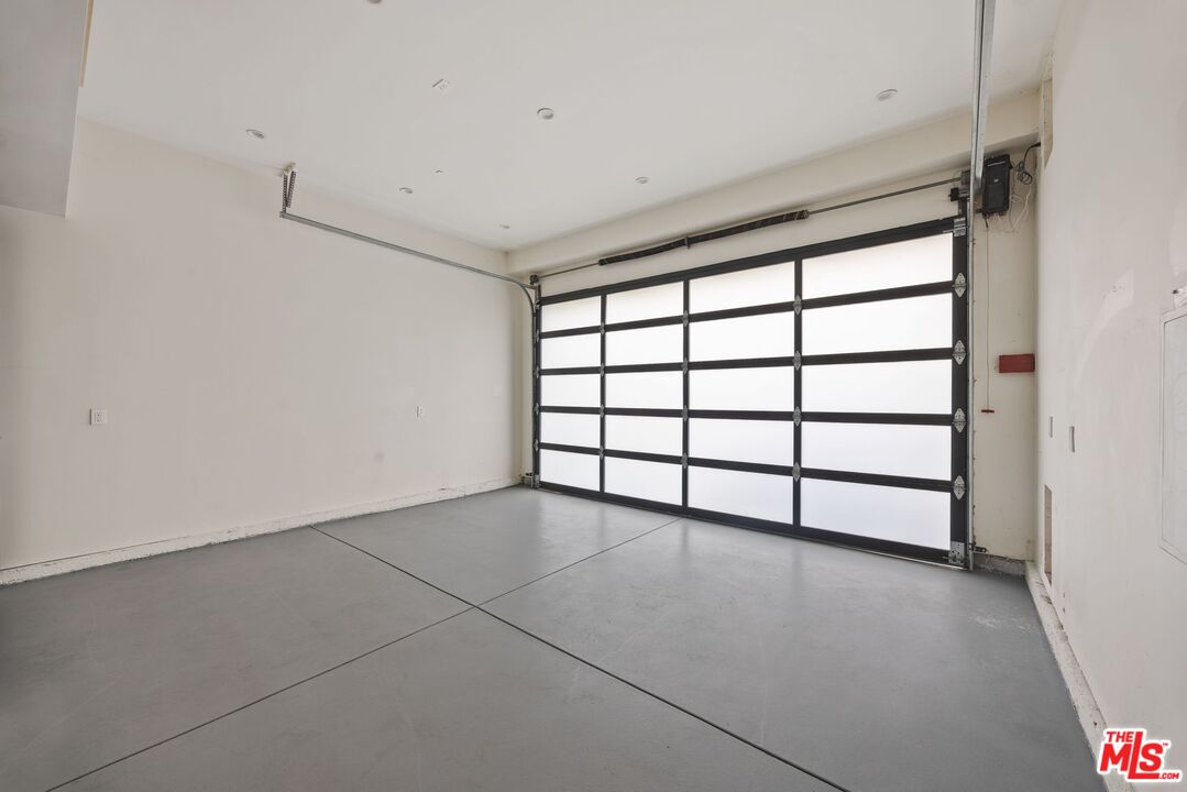 839 North Spaulding Avenue Los Angeles, CA 90046 - Photo 46 of 46 a view of a room with a large window