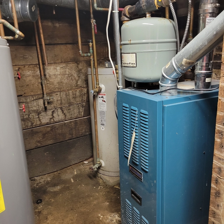 467 East 3rd Street Boston, MA 02127 - Photo 13 of 18 a bathroom with a shower