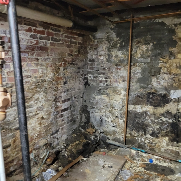 467 East 3rd Street Boston, MA 02127 - Photo 15 of 18 a bathroom with a shower