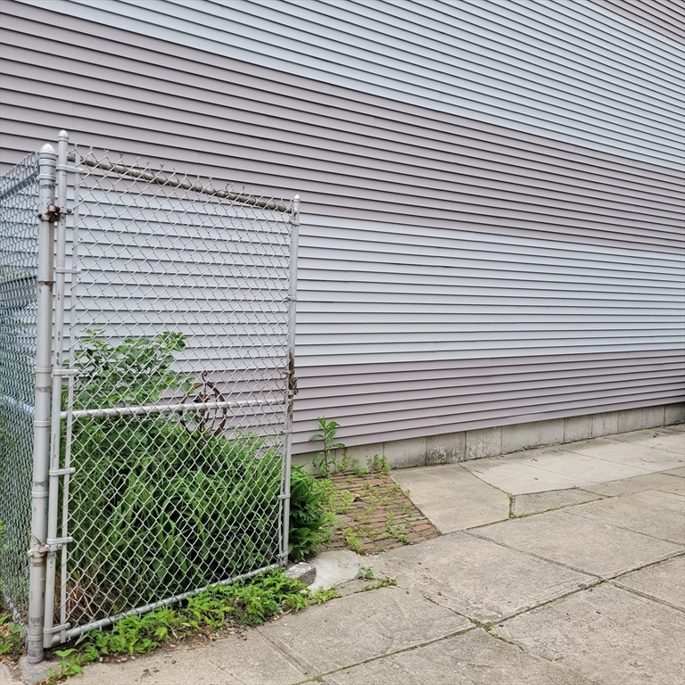 467 East 3rd Street Boston, MA 02127 - Photo 3 of 18 a view of a house with a white door