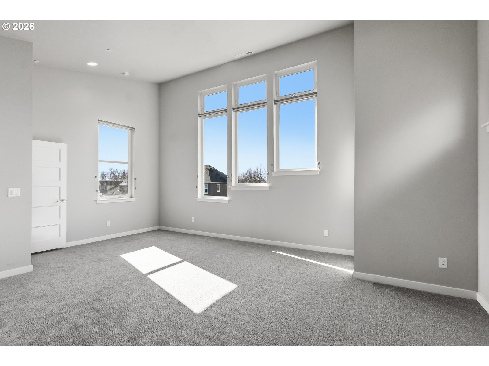 11375 Southwest Barber Street Wilsonville, OR 97070 - Photo 21 of 26 an empty room with windows
