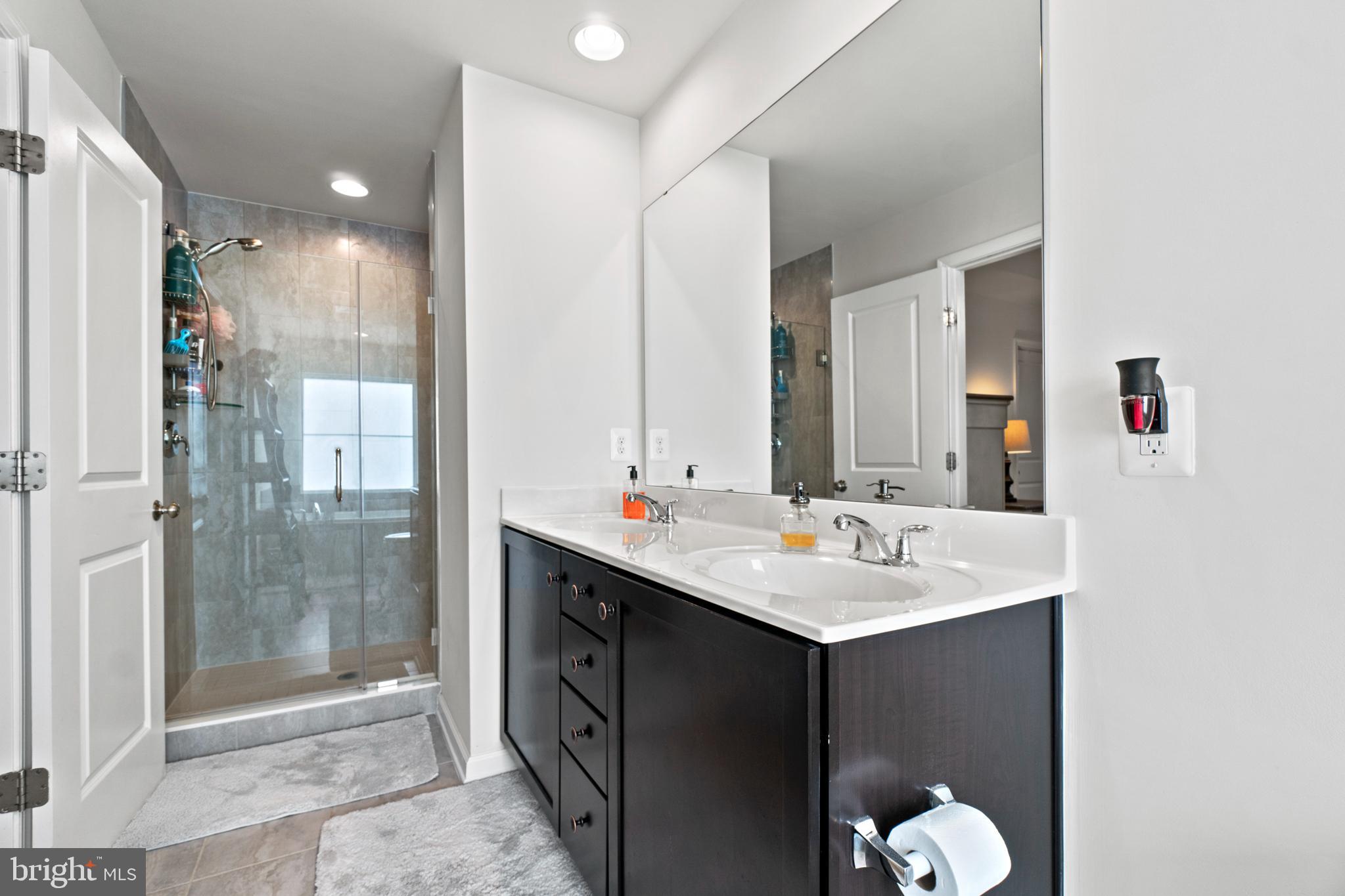 650 Aspen Road, Unit 109 Stafford, VA 22554 - Photo 19 of 53 Primary bath with ceramic tile