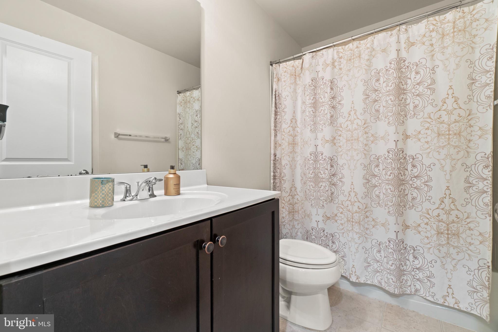 650 Aspen Road, Unit 109 Stafford, VA 22554 - Photo 24 of 53 Upper level hallway bath