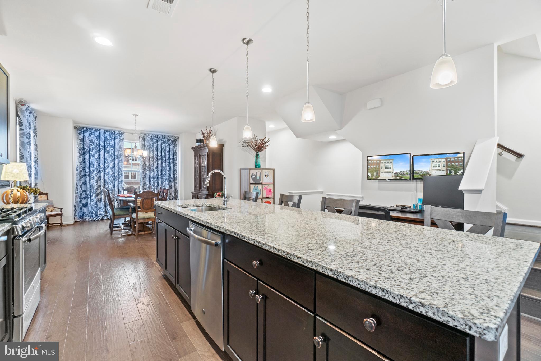 650 Aspen Road, Unit 109 Stafford, VA 22554 - Photo 5 of 53 Extended island with seating
