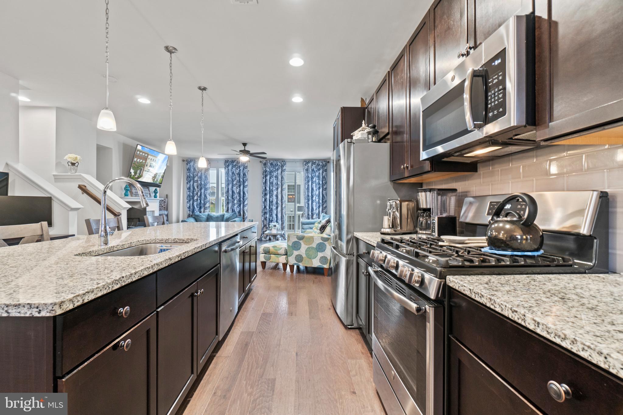 650 Aspen Road, Unit 109 Stafford, VA 22554 - Photo 7 of 53 Gas cooking and stainless appliances