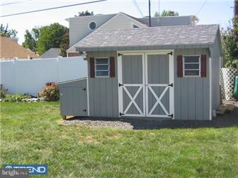9226 Treaty Road Philadelphia, PA 19114 - Photo 11 of 12 Exterior Back