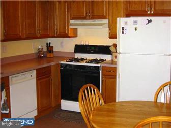 9226 Treaty Road Philadelphia, PA 19114 - Photo 4 of 12 Kitchen