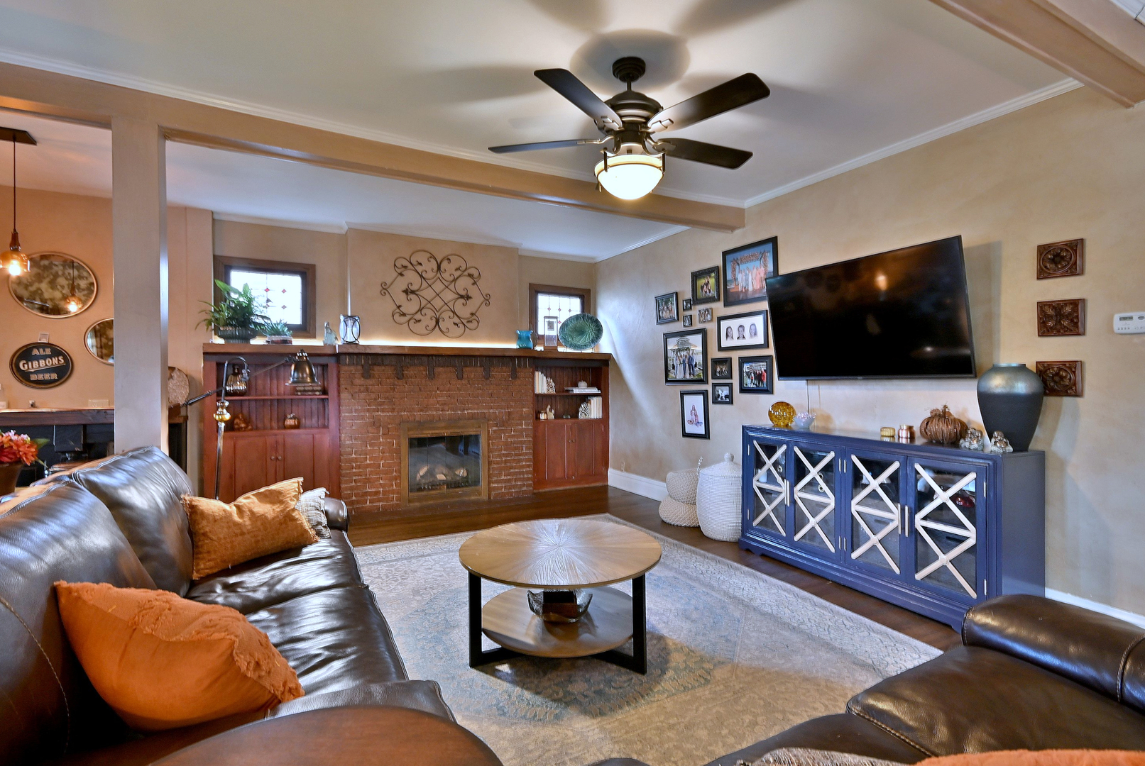 623 South Prospect Avenue Park Ridge, IL 60068 - Photo 18 of 56 a living room with furniture and a flat screen tv