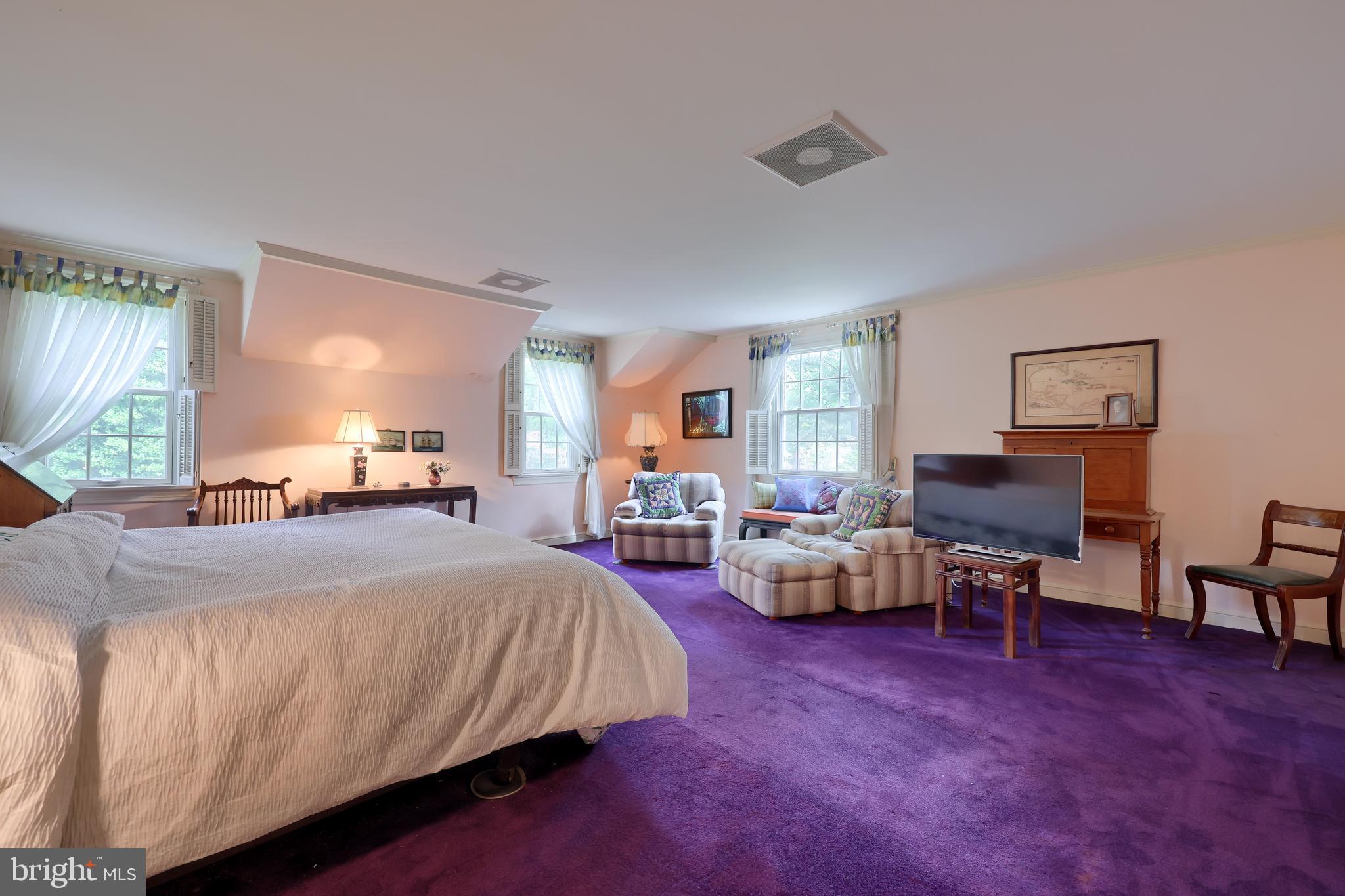 112 Hillside Road Harrisburg, PA 17104 - Photo 21 of 38 Upper level primary bedroom