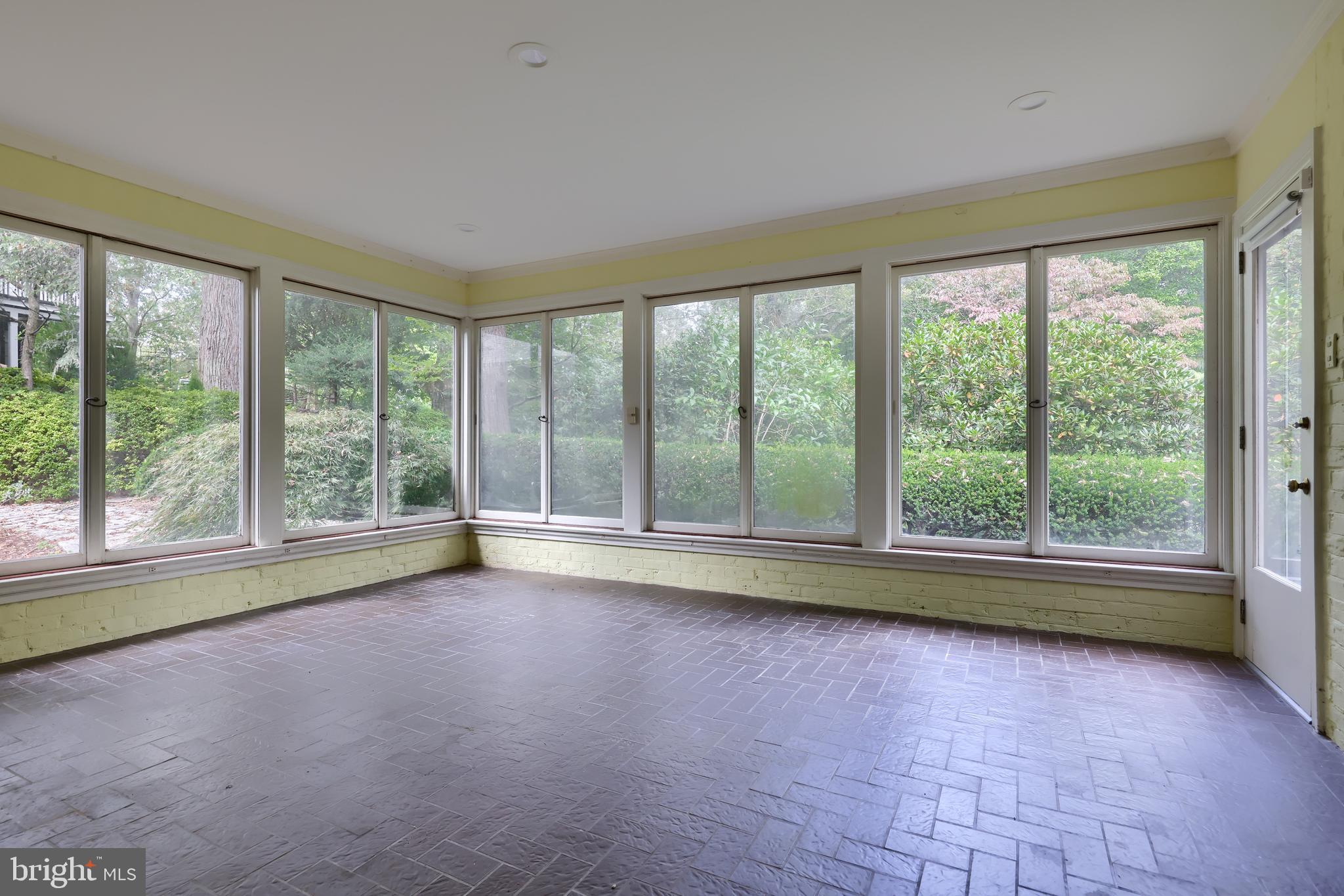 112 Hillside Road Harrisburg, PA 17104 - Photo 7 of 38 Sun room