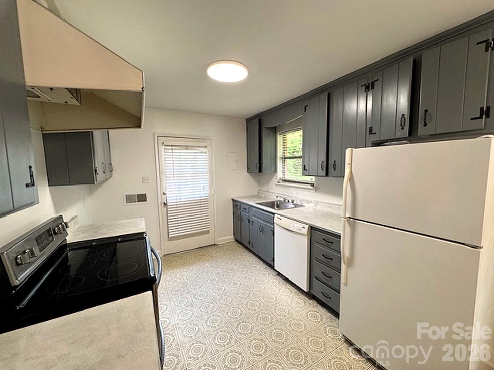 710 Manhasset Road Charlotte, NC 28209 - Photo 6 of 24 Gallery Image 6