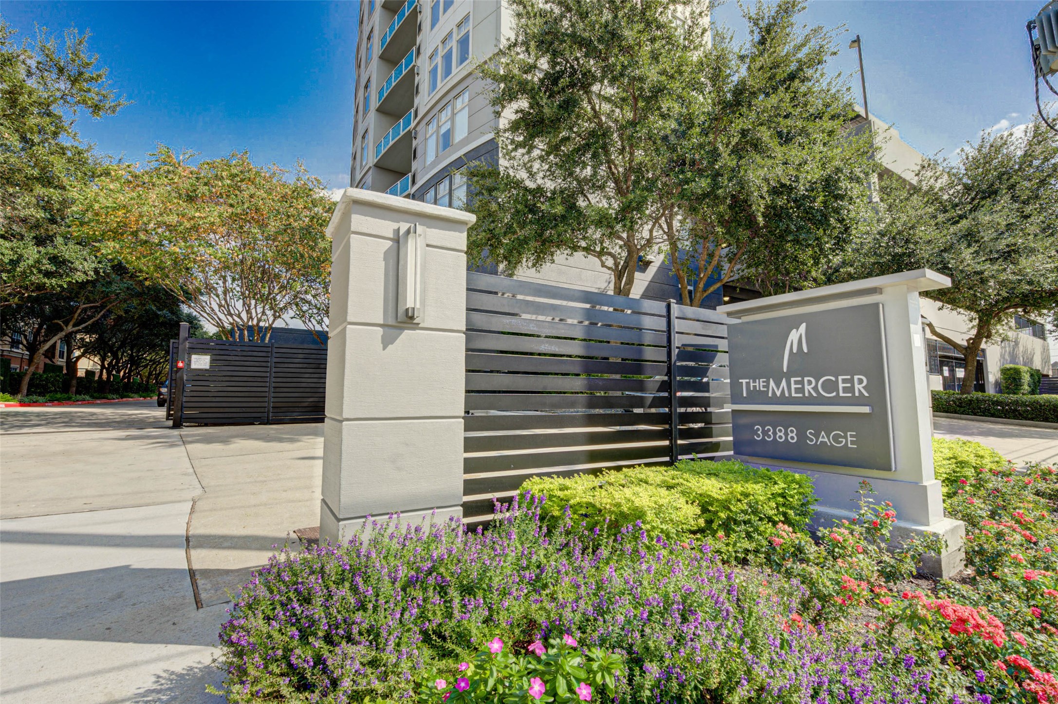 3388 Sage Road, Unit 502 Houston, TX 77056 - Photo 28 of 30 There are only two units per floor at The Mercer.