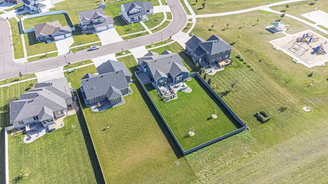 $949,900 | 6969 Golden Vly Parkway South, Fargo, ND 58104