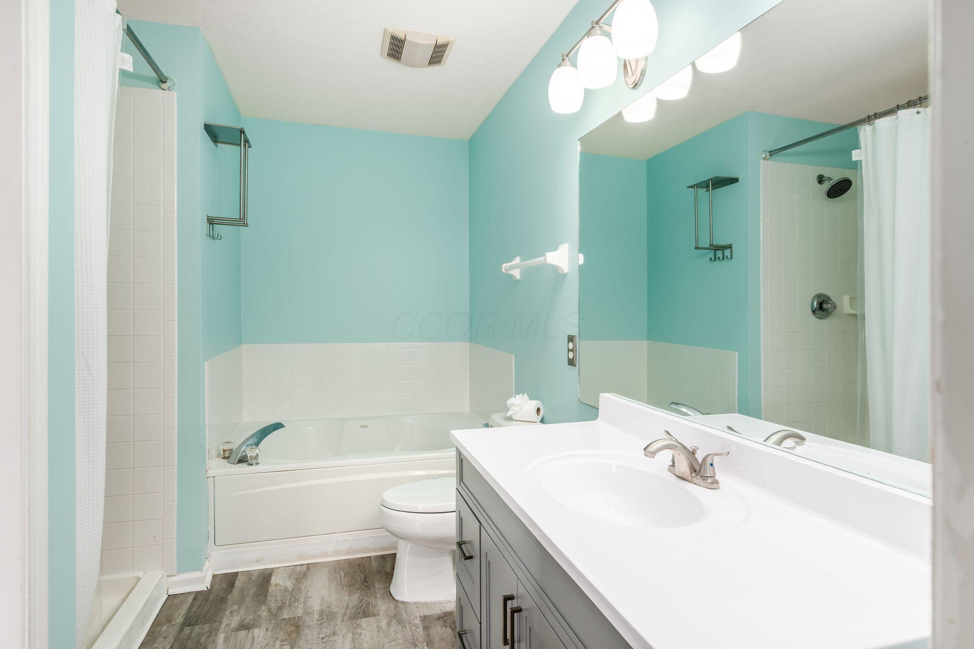 360 Sycamore Ridge Way, Unit 360 Columbus, OH 43230 - Photo 11 of 19 full bathroom 1