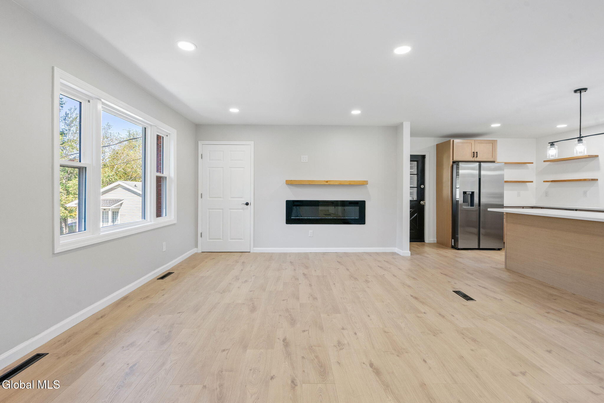 6-web-or-mls-74-tollgate-rd