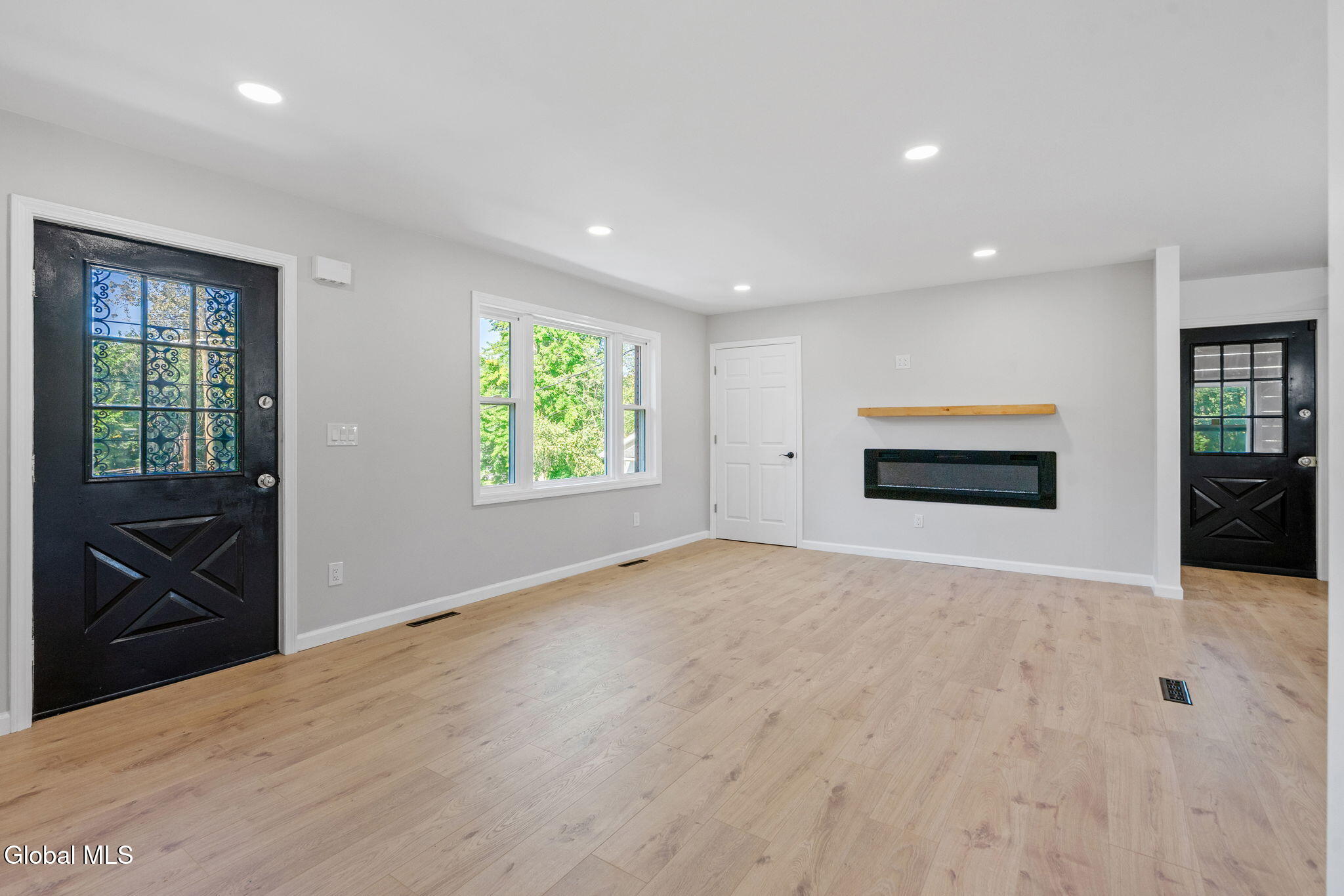 7-web-or-mls-74-tollgate-rd