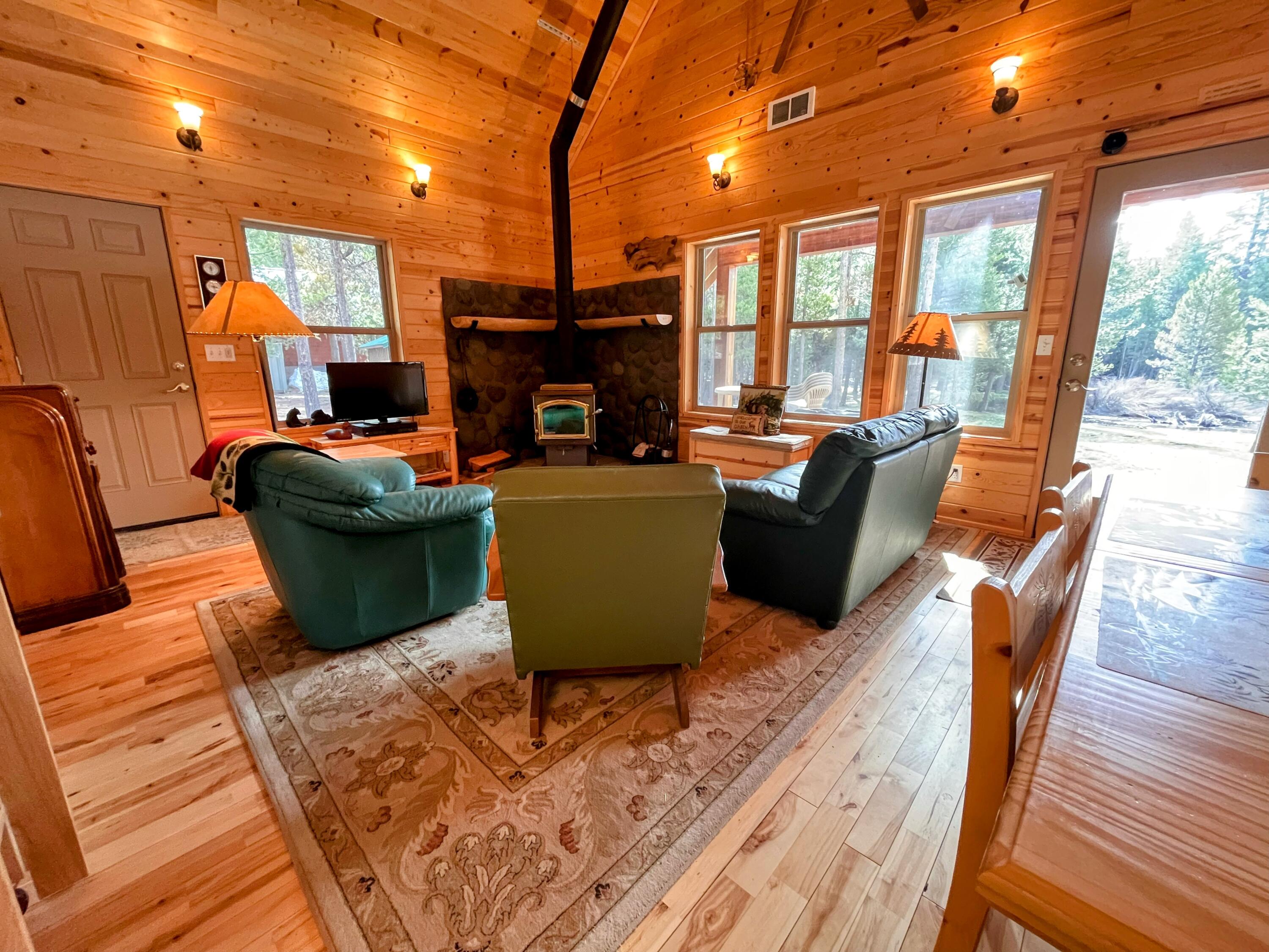 11762 Hemlock Creek Road Crescent Lake, OR 97733 - Photo 11 of 51 IMG_7304