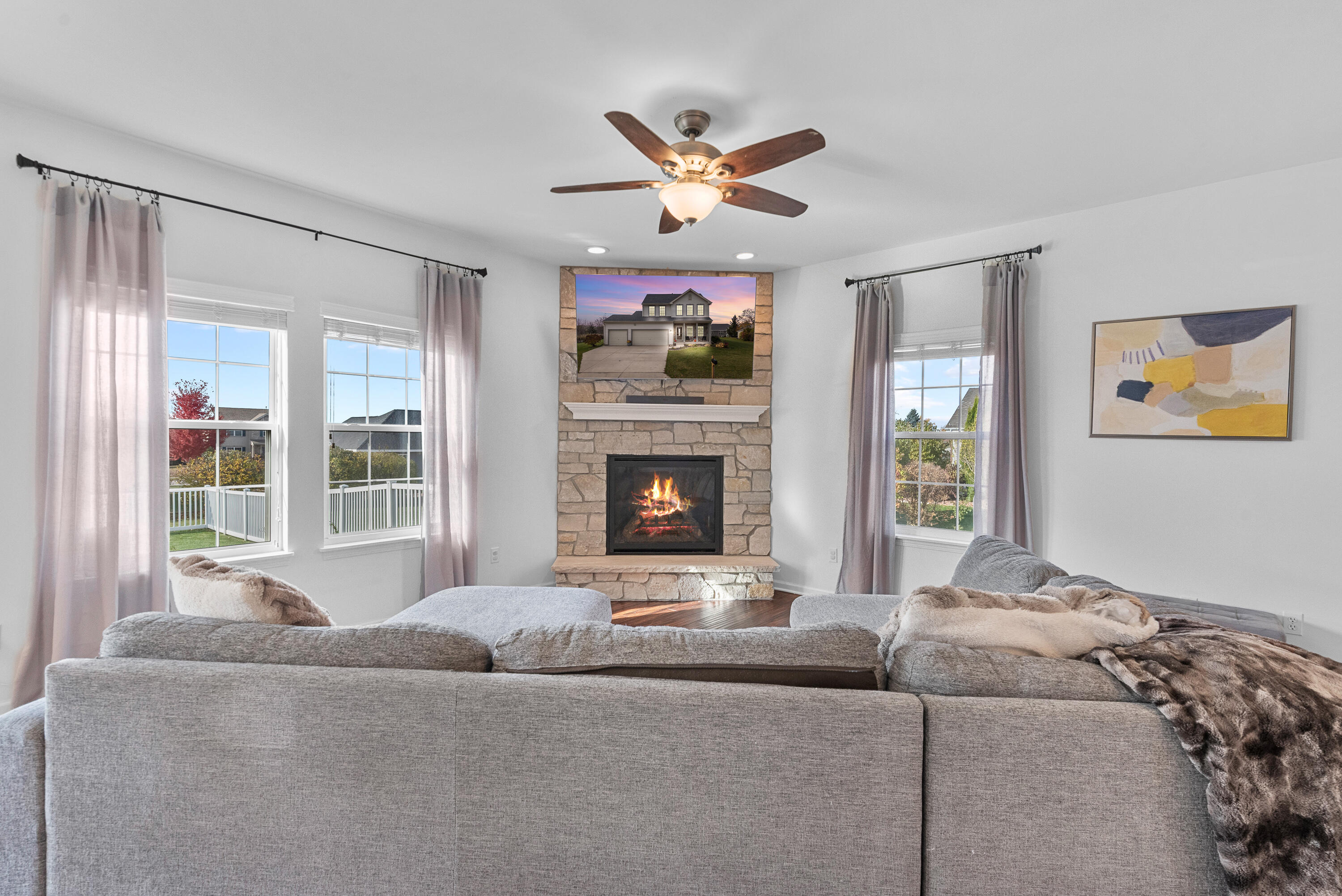 445 Michael Street Belgium, WI 53004 - Photo 8 of 55 Living Room