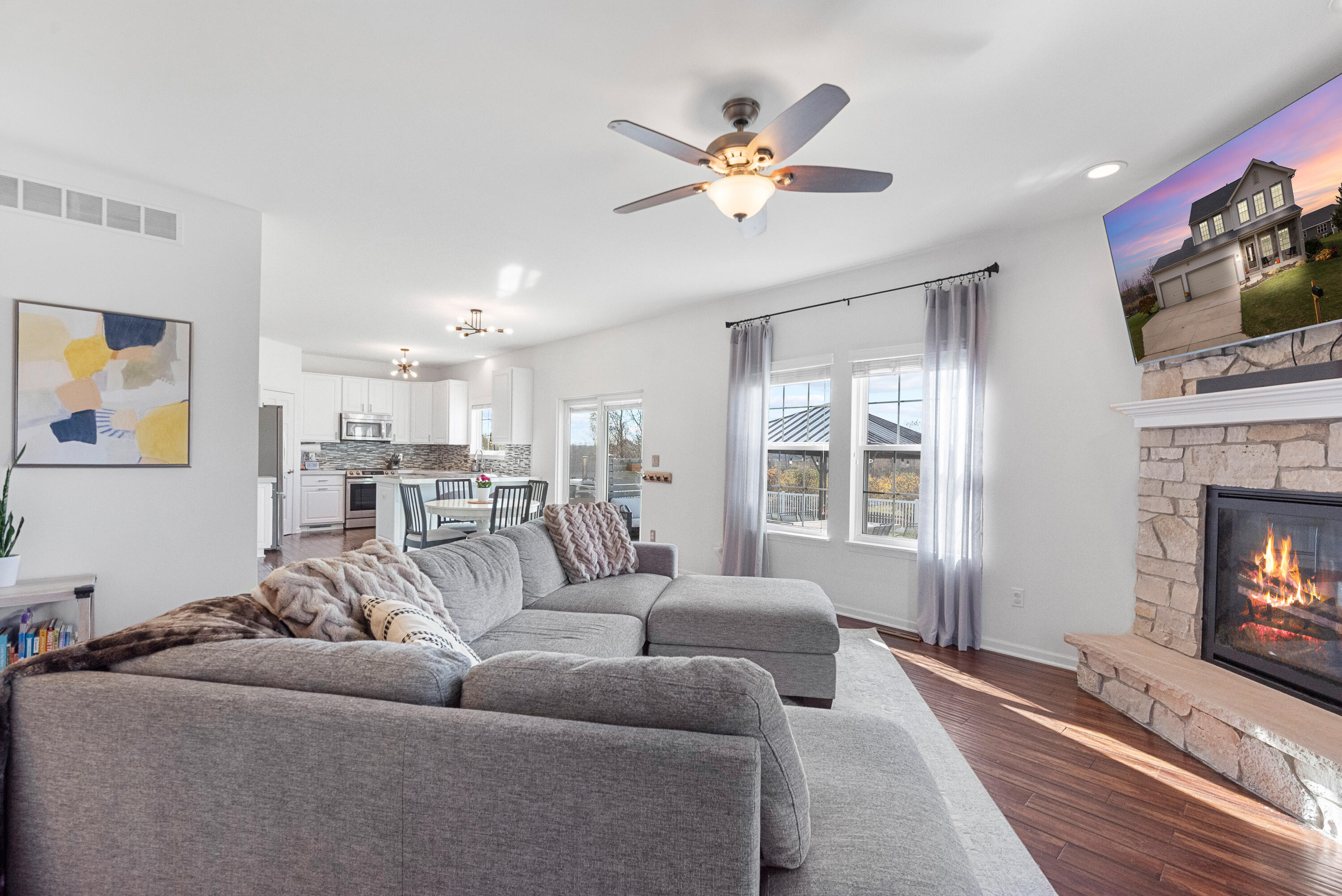 445 Michael Street Belgium, WI 53004 - Photo 9 of 55 Living Room