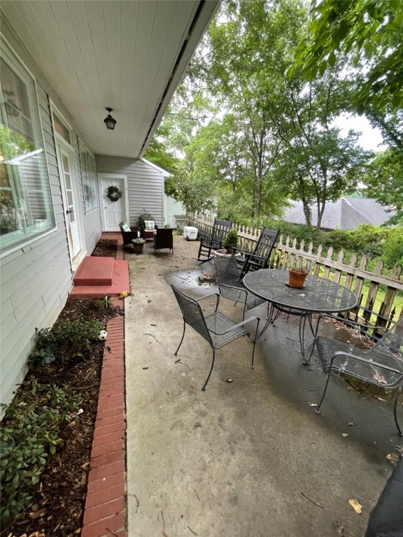 274 Riggs Drive Clemson, SC 29631 - Photo 13 of 19 Back patio
