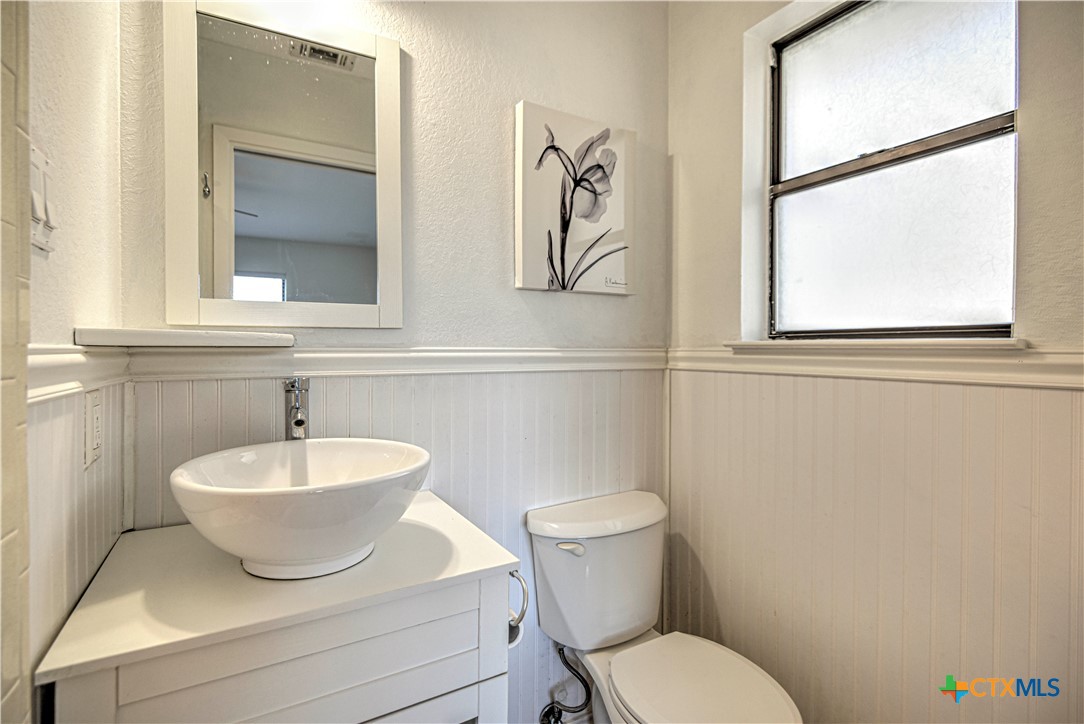 8510 Burgandy Lane Temple, TX 76504 - Photo 18 of 48 a bathroom with a toilet a sink and a window