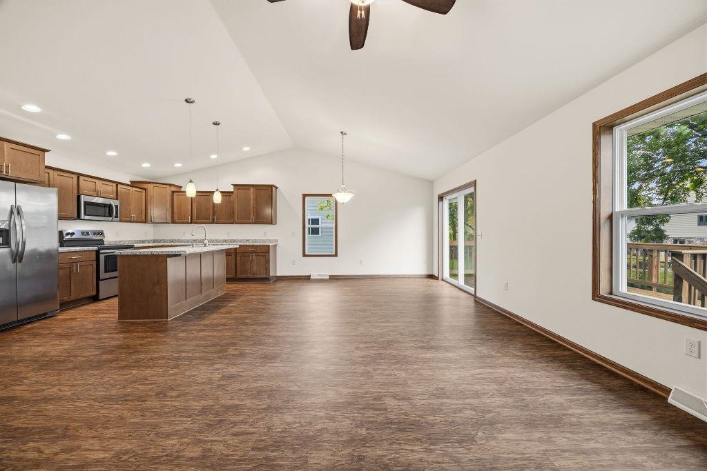 390 Meadow Lane Columbus, WI 53925 - Photo 10 of 63