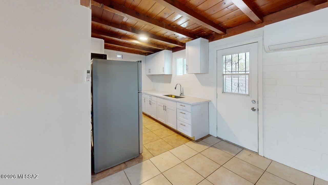 3564 East Kleindale Road, Unit B Tucson, AZ 85716 - Photo 6 of 10 3564-e-kleindale-rd-unit-b-kitchen