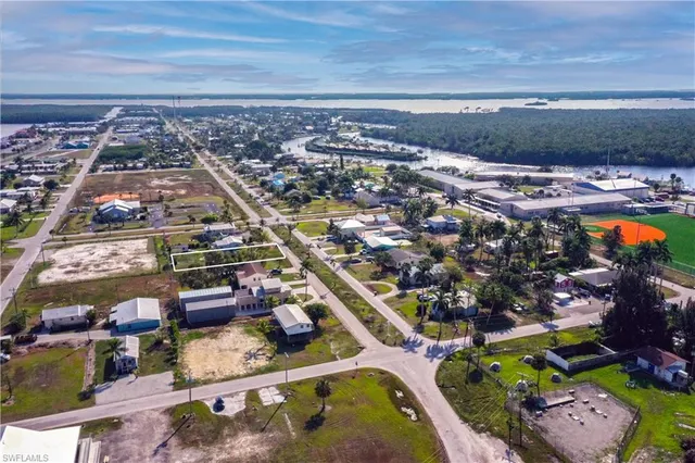 $99,900 | 506 Copeland Avenue, Everglades City, FL 34139