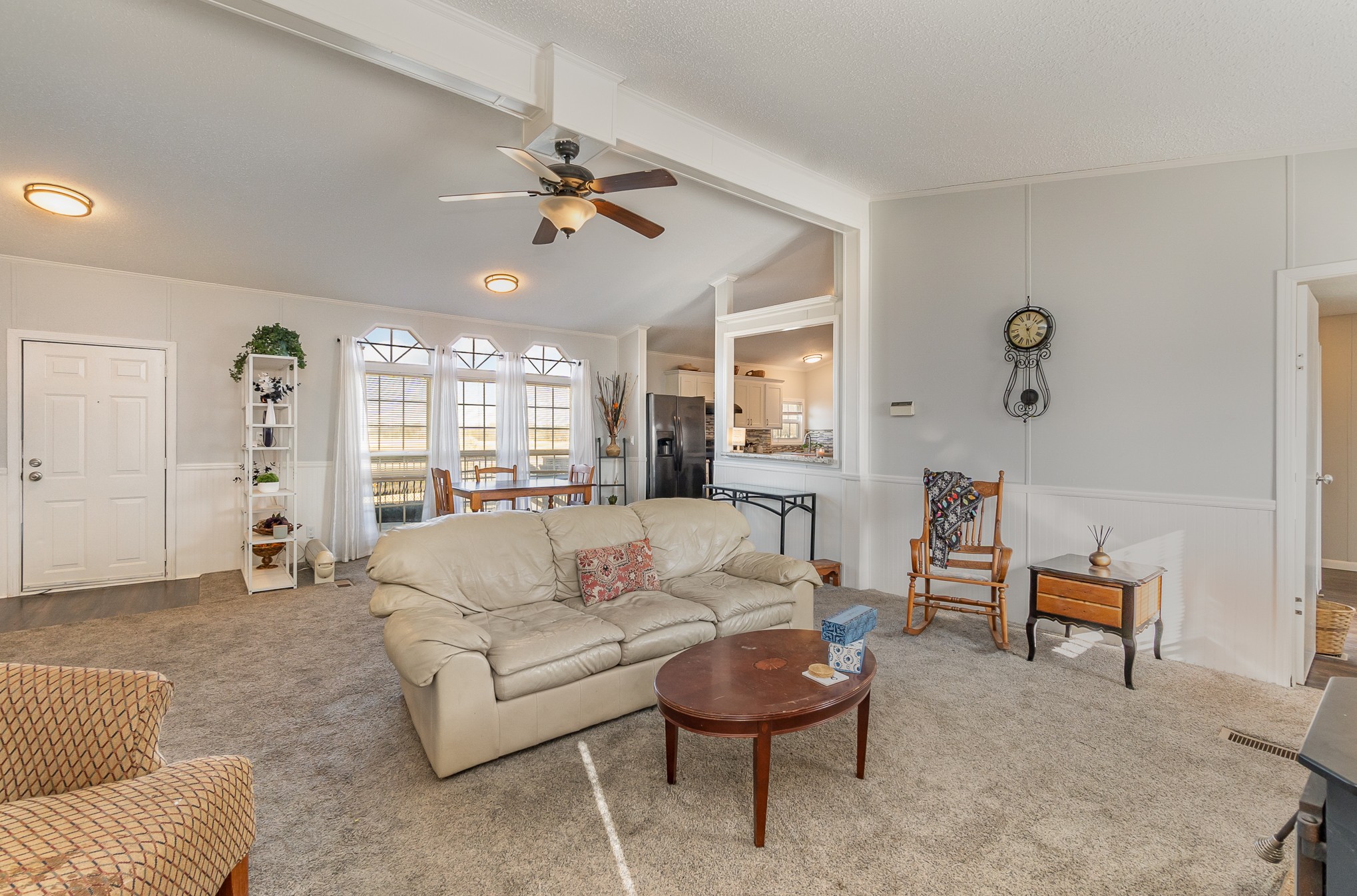 7801 Bob Carr Road Cross Plains, TN 37049 - Photo 7 of 38 a living room with furniture