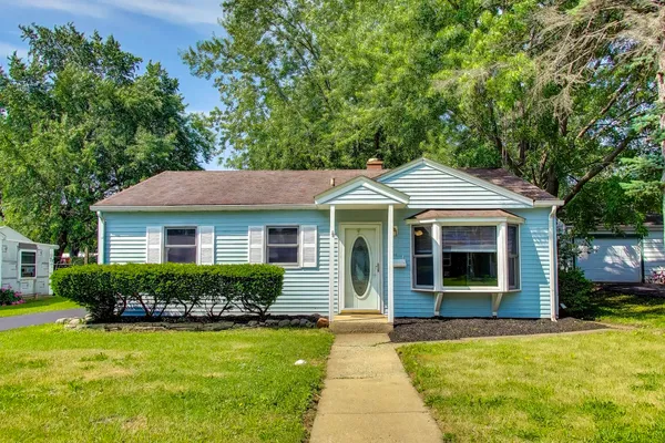 $215,000 | 1415 Walnut Drive, Woodstock, IL 60098