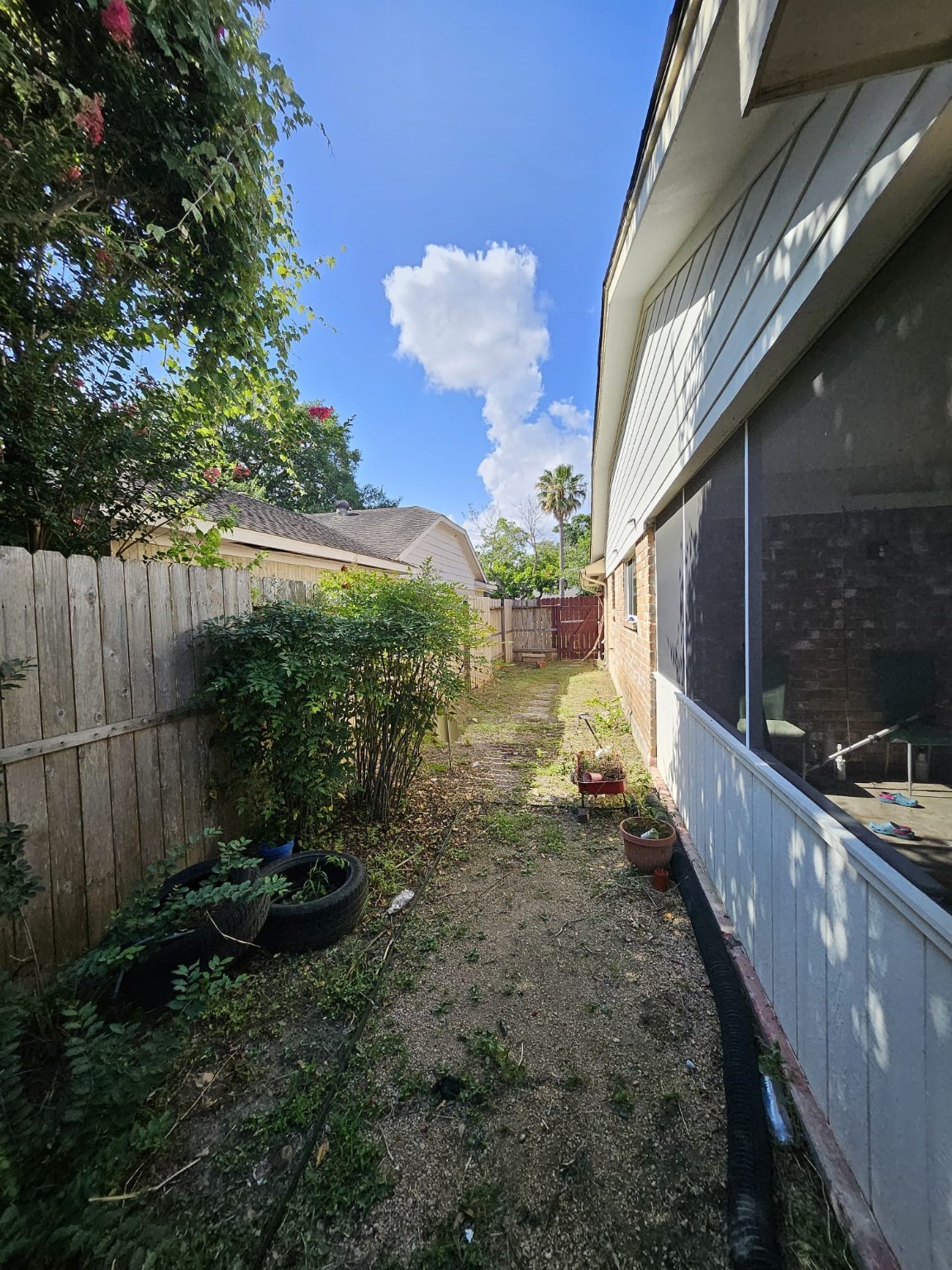 9415 Spellman Road Houston, TX 77031 - Photo 23 of 26 a view of a backyard