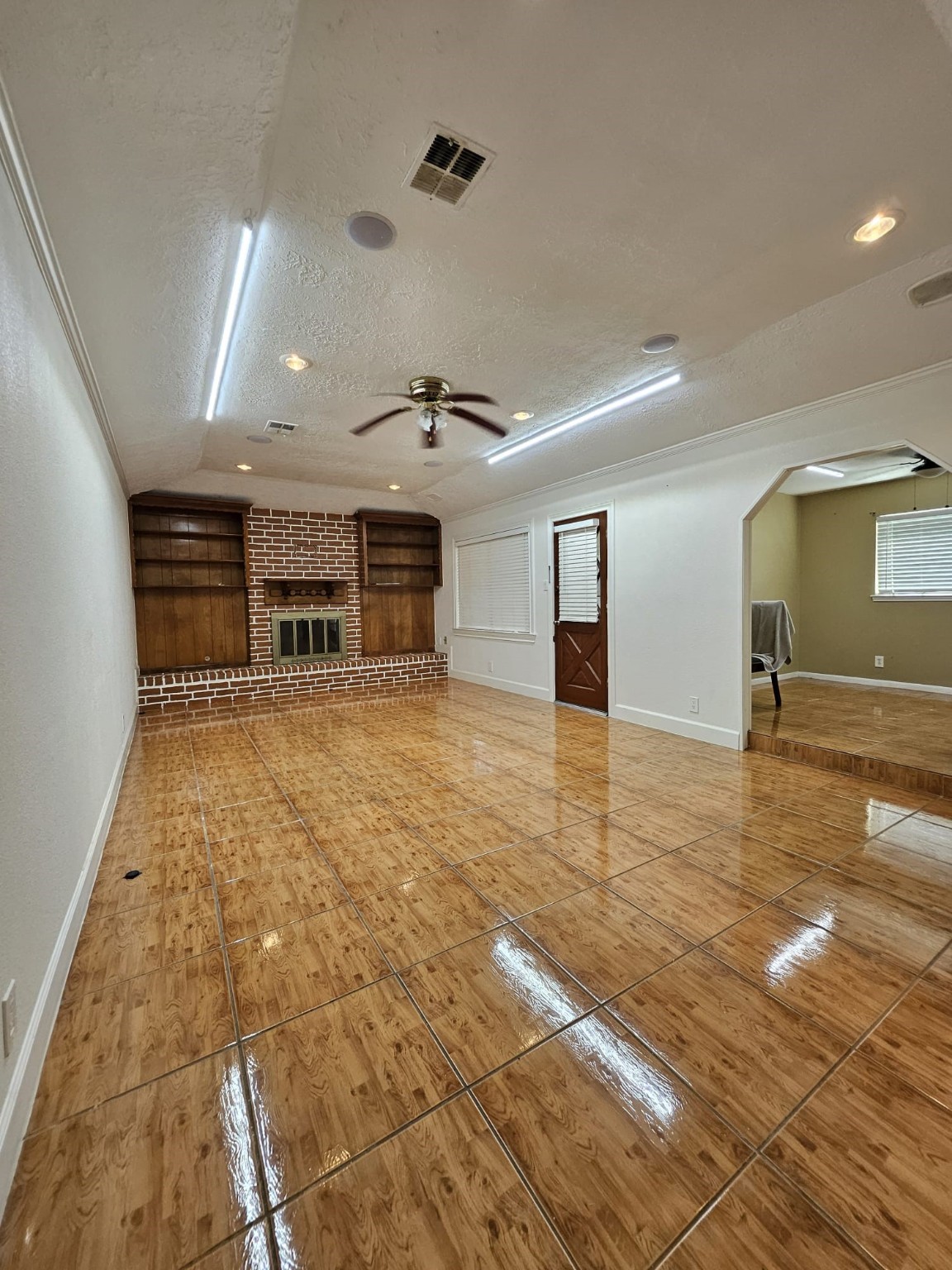 9415 Spellman Road Houston, TX 77031 - Photo 8 of 26 a view of a room with gym equipment