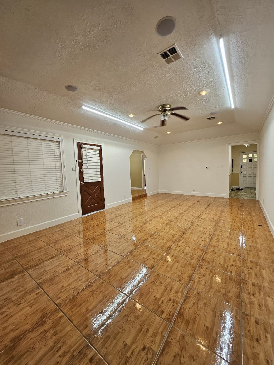 9415 Spellman Road Houston, TX 77031 - Photo 9 of 26 a view of an empty room